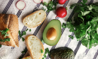 Các sản phẩm chăm sóc da làm từ bơ-Quả bơ ngoài một loại trái cây tốt nhất cho giảm cân ra, mà còn là thực phẩm giúp làm da đẹp tuyệt vời!