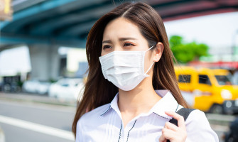 Các bạn đeo khẩu trang mỗi ngày, nên chăm sóc da như thế nào?