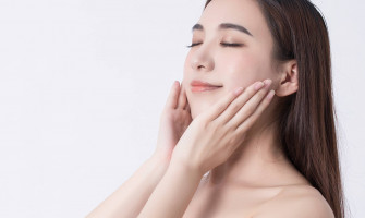 Phải tẩy trang như thế nào mới không bị mụn gây rối!